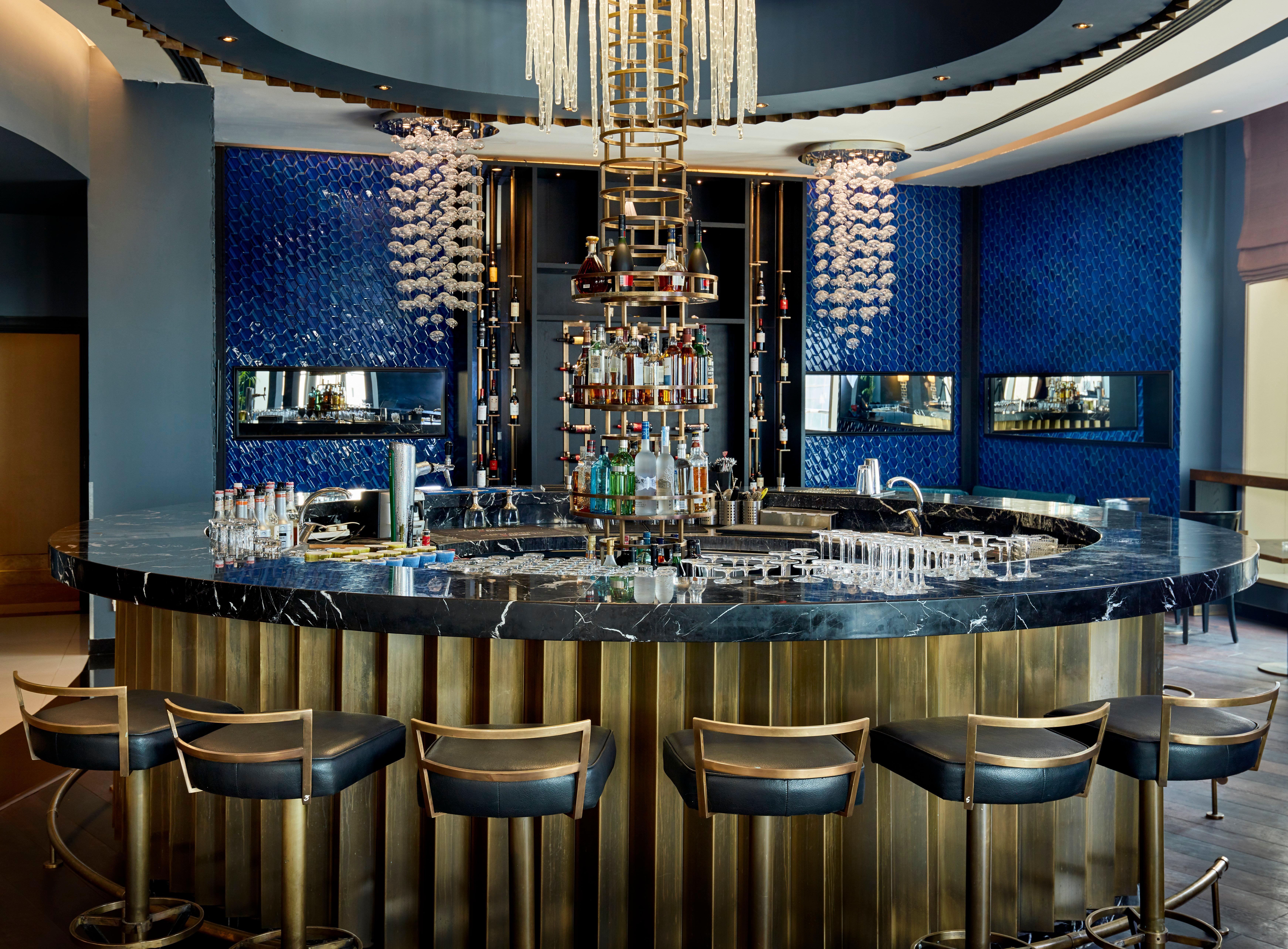 Best Plaza West Bay Hotel Doha Kültér fotó The bar at the lounge