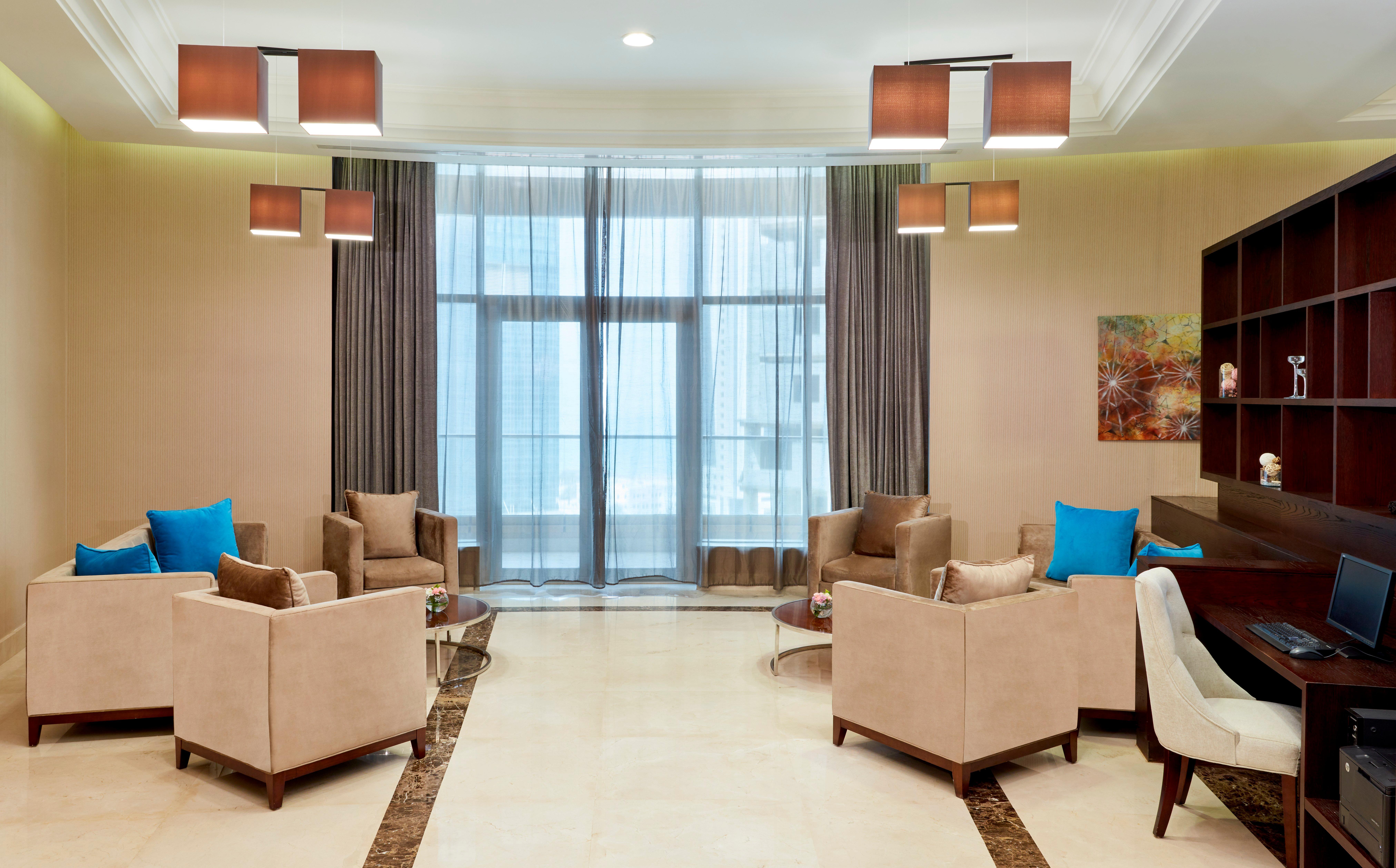 Best Plaza West Bay Hotel Doha Kültér fotó The lounge at the airport