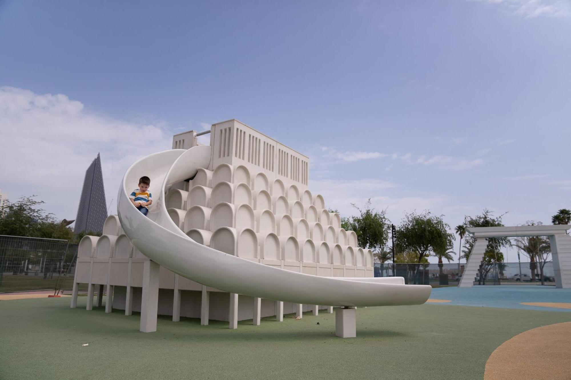 Best Plaza West Bay Hotel Doha Kültér fotó Playground at the park